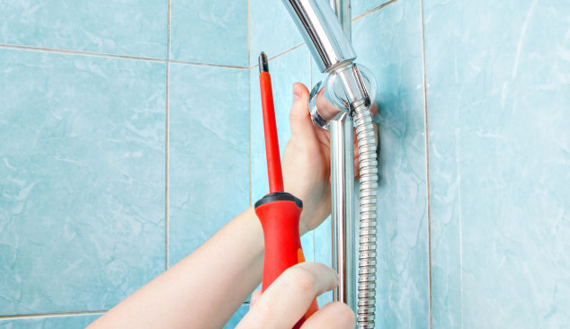 Comment remplacer un bras de douche ?