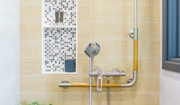 Comment installer des barres murales?