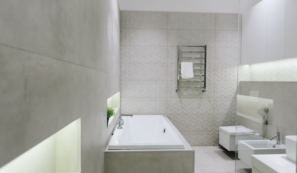 Salle de bain moderne avec mitigeur bidet