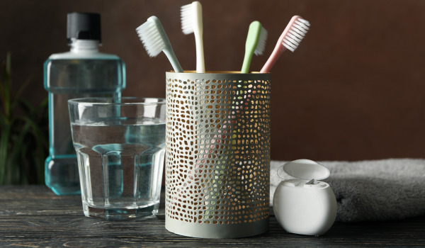 Wou setzen ech säitend Zännreinigung Accessoiren?