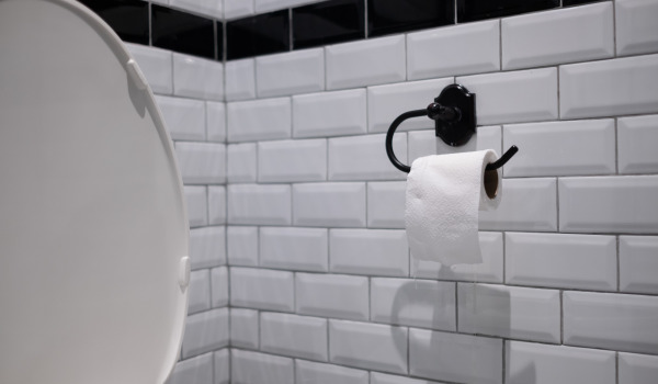 À quelle hauteur installer un support pour papier toilette ?