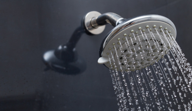 Ënnerdaach Duschen a Buedbiddenarmaturen an däer Buedzëmmer