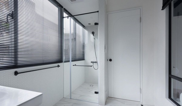 Receveur ou évacuation linéaire?