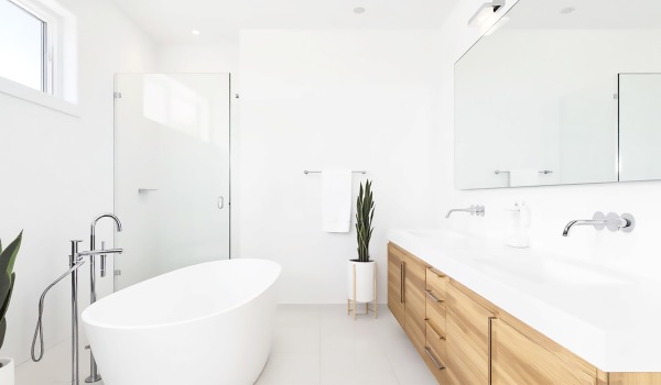 Bright bathroom—how to arrange it? Proven tips and inspirations