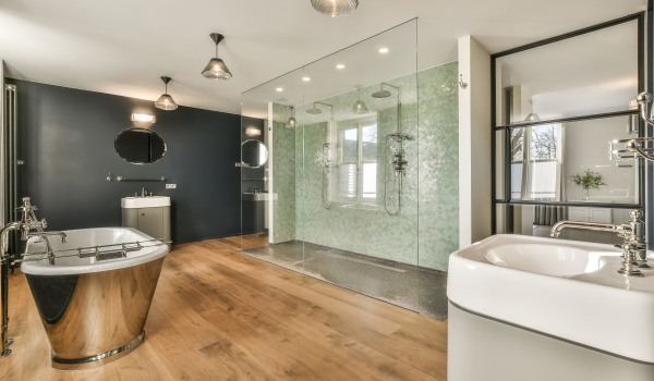 Connexion des panneaux avec des carreaux – erreurs courantes, bonnes pratiques et idées pour des transitions élégantes