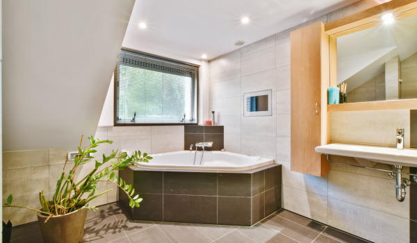 Stilvollt Buedzëmmer mat enger Eckbuedzëmmer