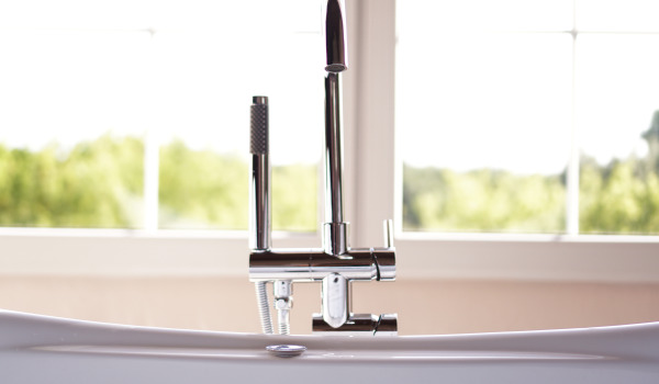 Salles de bain modernes avec mitigeurs bain-douche