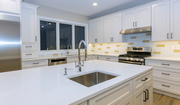 Wéi ee Flëssegkeet soll an en Doser an der Kichen gefëllt ginn?