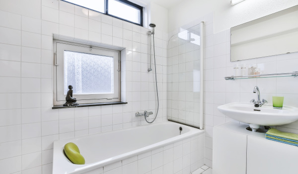 Wat muss de iwwer Badwanneschierme wëssen?