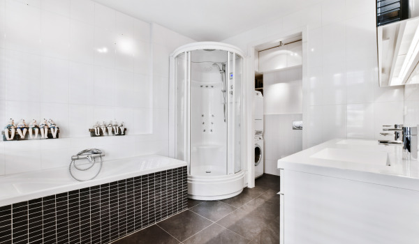 Iddien fir eng Buedzëmmer mat engem Hallefkreesfërmege Duschbecken