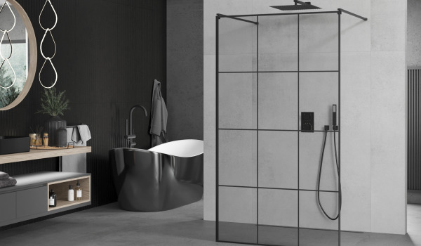 Salle de bain moderne avec des accents noirs