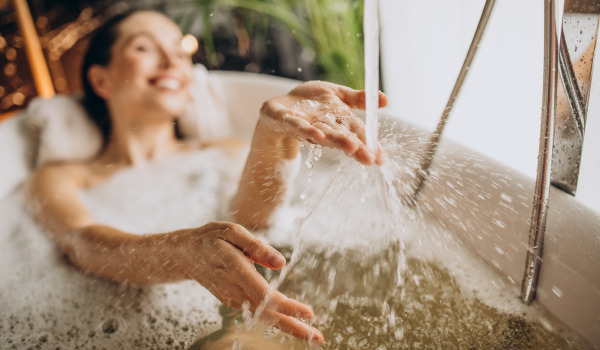 Small bathroom with a bath – how to design it?