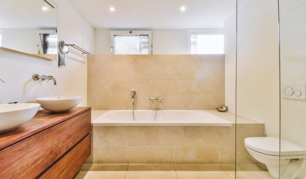 Zabudowa wanny - jak zrobić zabudowę wanny prostokątnej i narożnej?