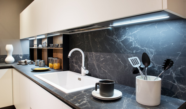 Wéi wielen ech eng gutt Kichenbatterie?