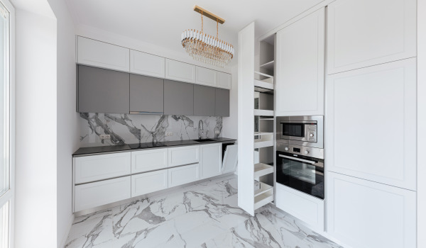 Cuisines modernes blanc-gris – comment les agencer ?