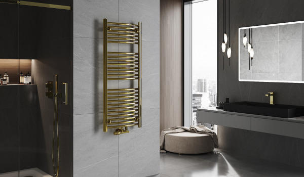 Couleur, style et fonctionnalité - c'est-à-dire un radiateur doré dans la salle de bain