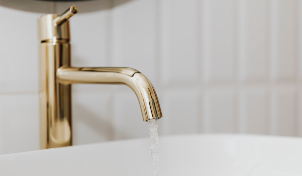 Comment remplacer un robinet de lavabo ?