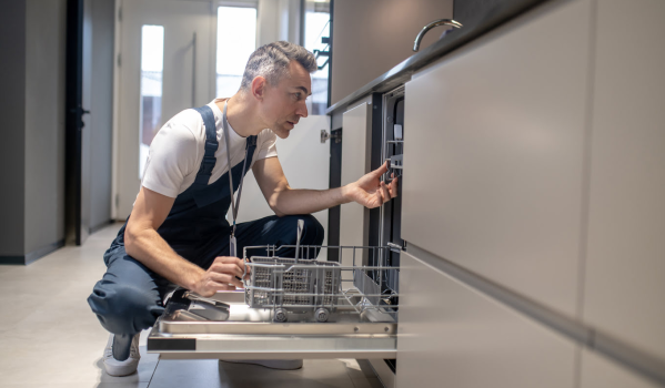 Wéi eng Spullmaschinn op den Sifon uschléissen?