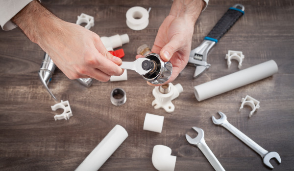 Comment installer un receveur de douche carré ?