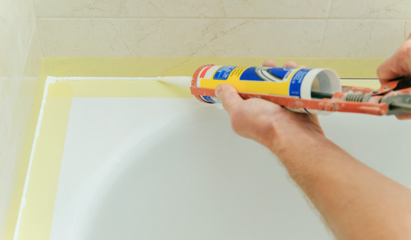 Comment installer un receveur de douche semi-circulaire ?