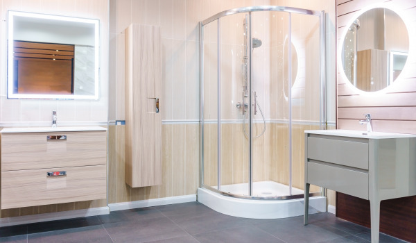 Fir wéi eng Buedzëmmer passt e véiereckegt Duschbecken am Beschten?