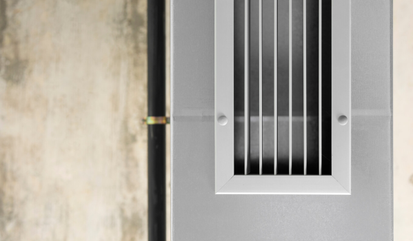 Wéi verbënnt ee e Buedzëmmer-Ventilator mat der Beliichtung?