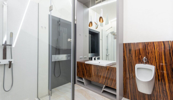 Un urinoir à la maison — cela vaut-il la peine ?