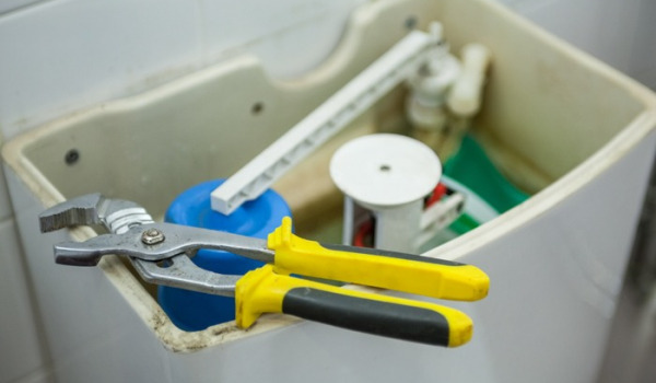 Comment réduire la quantité d'eau dans la chasse d'eau ?