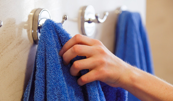 Où coller au mieux les crochets sans perçage ?