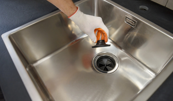 Comment installer une bonde automatique pour lavabo?