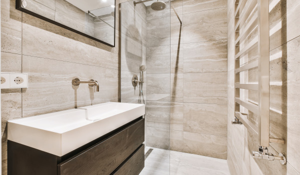 Ënnerdaach Duschsystem - Funktionalitéit a modernen Design