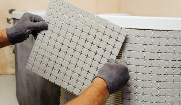 Comment encastrer une baignoire d'angle ?